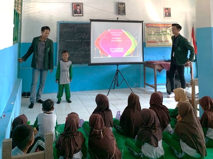 Mahasiswa KKN UIN Gus Dur Berikan Motivasi Belajar Bagi Pelajar MI dan SD Desa Gunungbatu Pemalang