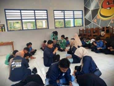 Bekali Siswa SMP Islam Gombong Keterampilan Wirausaha, Mahasiswa KKN Kelompok 16 UIN Gus Dur Pekalongan Adakan Workshop Kewirausahaan