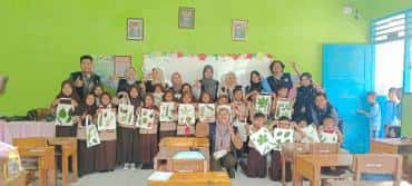 Mahasiswa KKN UIN Gus Dur Kelompok 8 Berikan Pelatihan Ecoprint