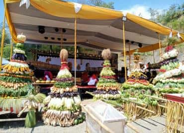 Merawat Bumi, Meriahkan Desa: Mahasiswa KKN Kolaborasi UIN Bersama Warga Desa Tundagan Gelar Ruwat Bumi dan Karnaval Gunungan Unik   