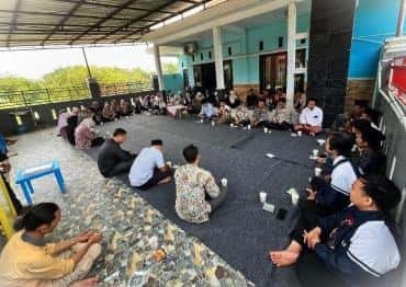 Jaga Tali Persaudaraan, Mahahasiswa KKN UIN Gus Dur Hadiri Halalbihalal di Desa Terban