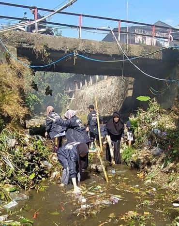 Gandeng Komunitas Setempat, Mahasiswa UIN Gus Dur Sinergikan Gerakan Susur Sungai di Desa Jojogan Pemalang