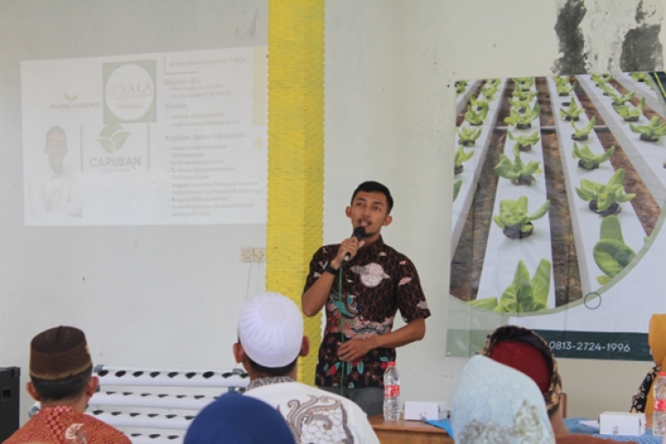 Dukung Potensi Desa, Mahasiswa UIN Gus Dur Adakan Pelatihan Budidaya Hidroponik