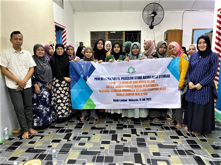 Dosen dan Mahasiswa Prodi Akuntansi Syariah UIN Gus Dur Melaksanakan PKM Internasional di Malaysia