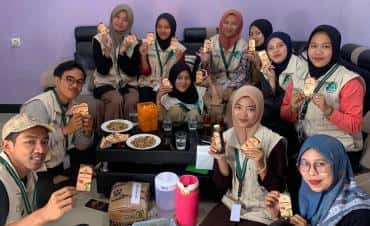 Dukung Rebranding Produk Gula Aren Lokal Mahasiswa KKN Kolaborasi Kelompok 3 Kunjungi UMKM Gula Aren Desa Bongas