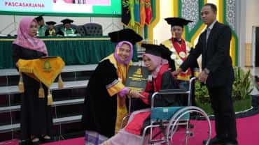 Langkah Kecil dari Kursi Roda, Lompatan Besar Menuju Masa Depan: Mahasiswa UIN Gus Dur Wisuda
