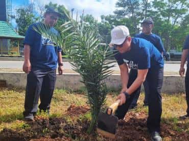 Peringati Haul Gus Dur ke-15, UIN Gus Dur Pekalongan Lakukan Penanaman Pohon