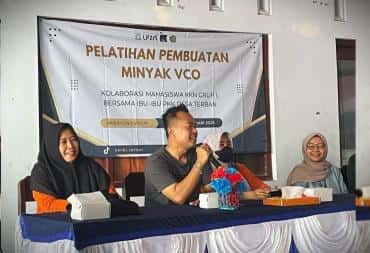 Mahasiswa KKN 61 Kelompok 1 UIN K.H. Abdurrahman Wahid Pekalongan Mengadakan Pelatihan Pembuatan Minyak VCO Bersama Ibu PKK Desa Terban, Batang